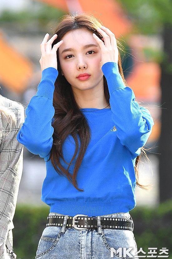 트와이스 뮤뱅출근 아직도 졸린 나연 기사사진7
