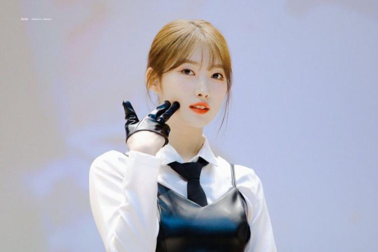 EVERGLOW Sihyeon1