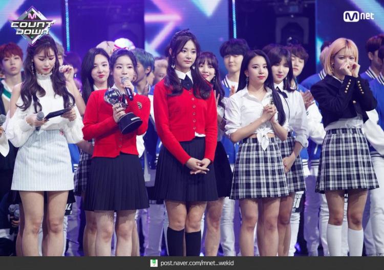 트와이스 엠카운트다운 MC사나+1위 현장 포토7