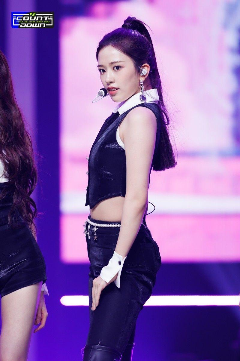 IVE yujin2