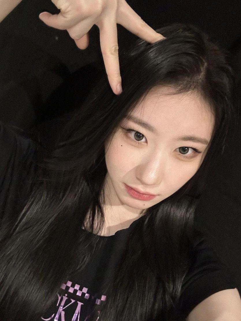 ITZY Chaeryeong0
