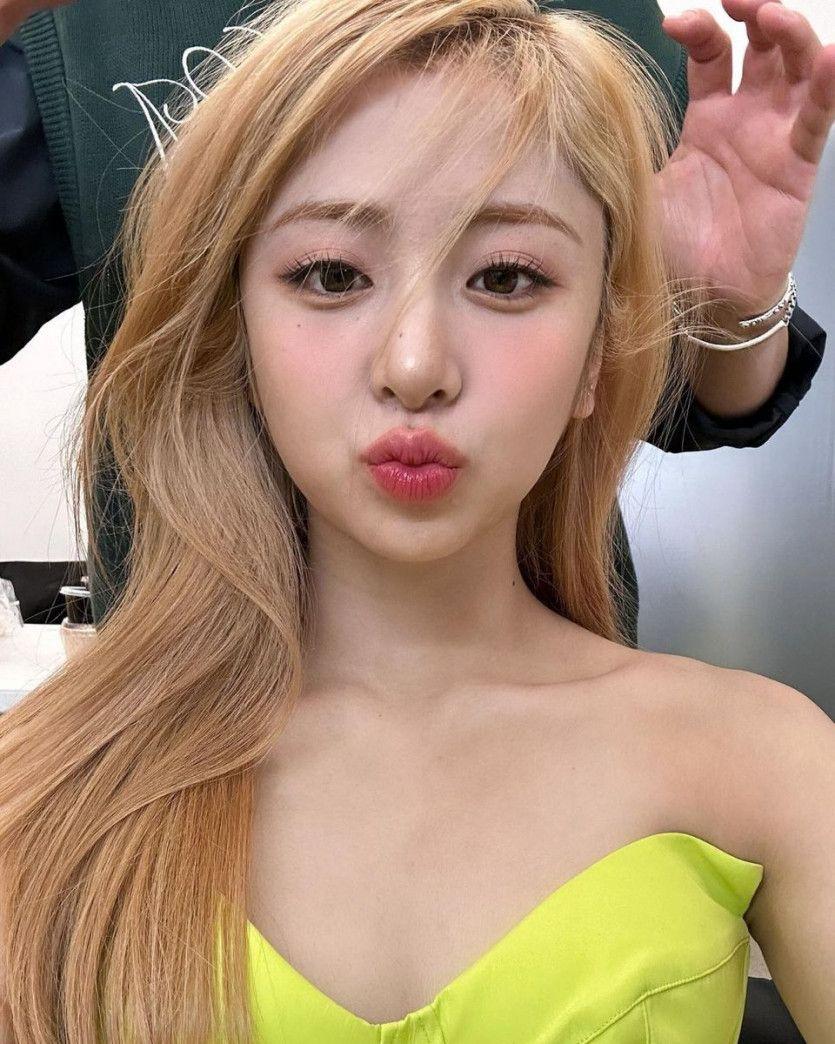 LE SSERAFIM YUNJIN1