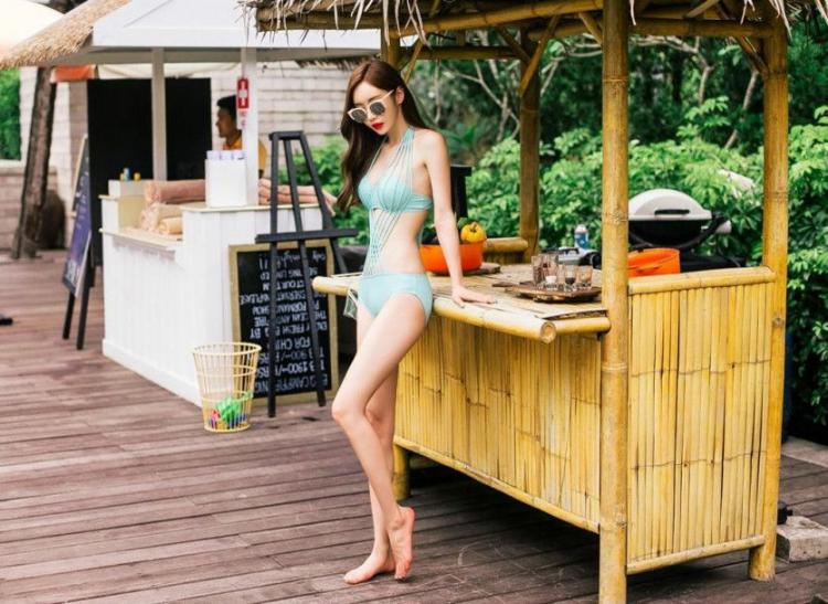 Swimwear model__Son-Yoon-Joo2