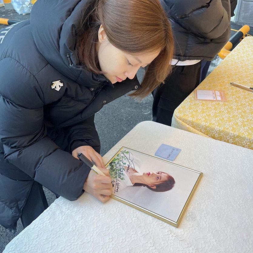 문채원0