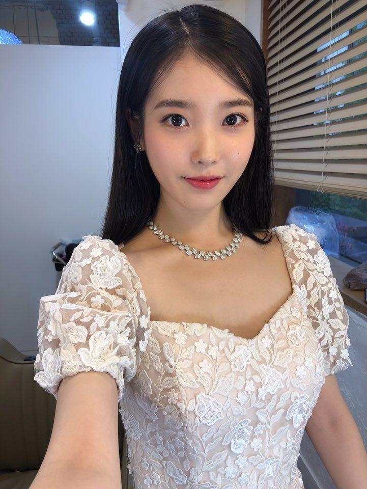 아이유 트위터+인스타 스토리1