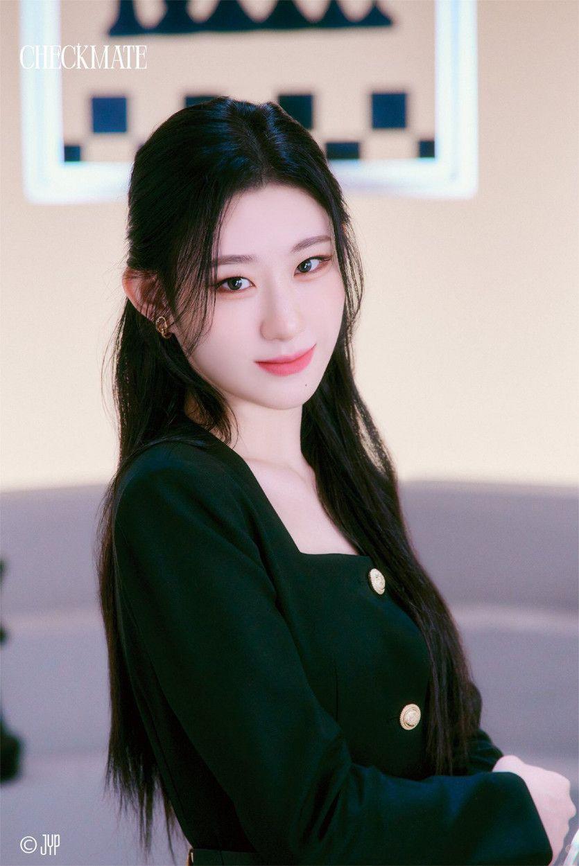 ITZY Chaeryeong0