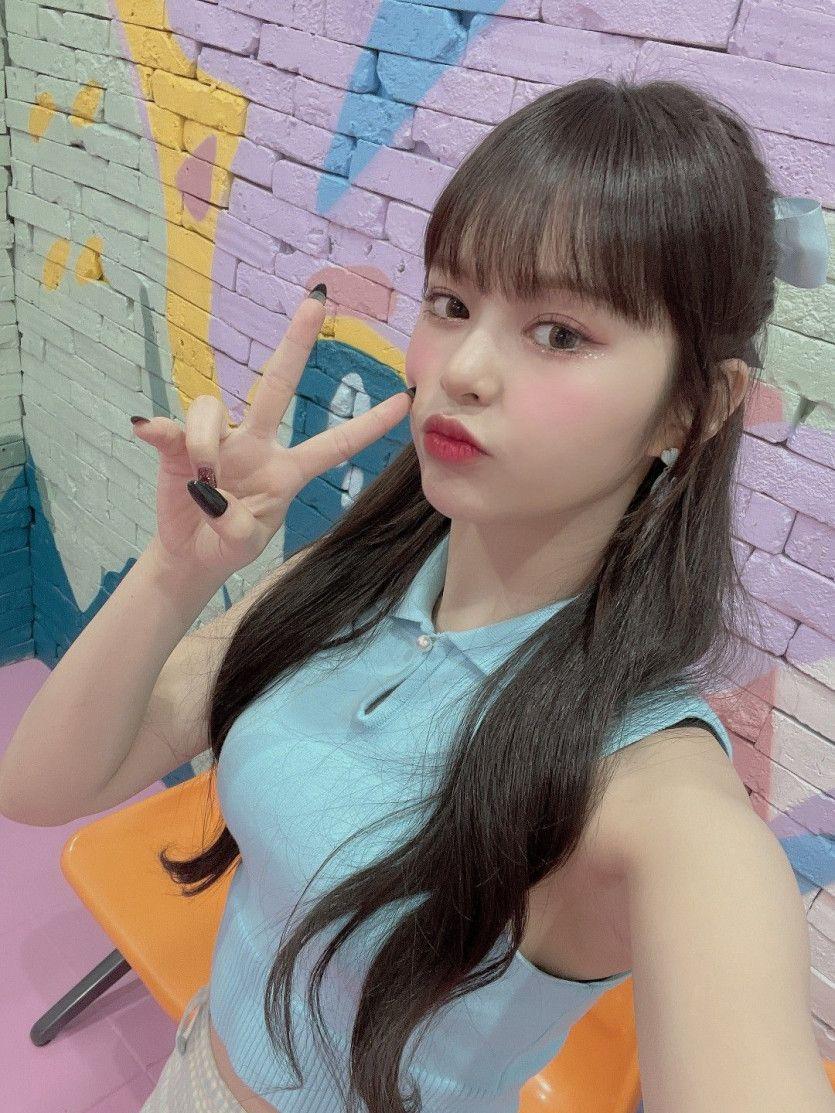 EVERGLOW Jiwon0