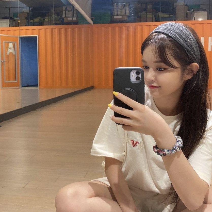 EVERGLOW Jiwon0