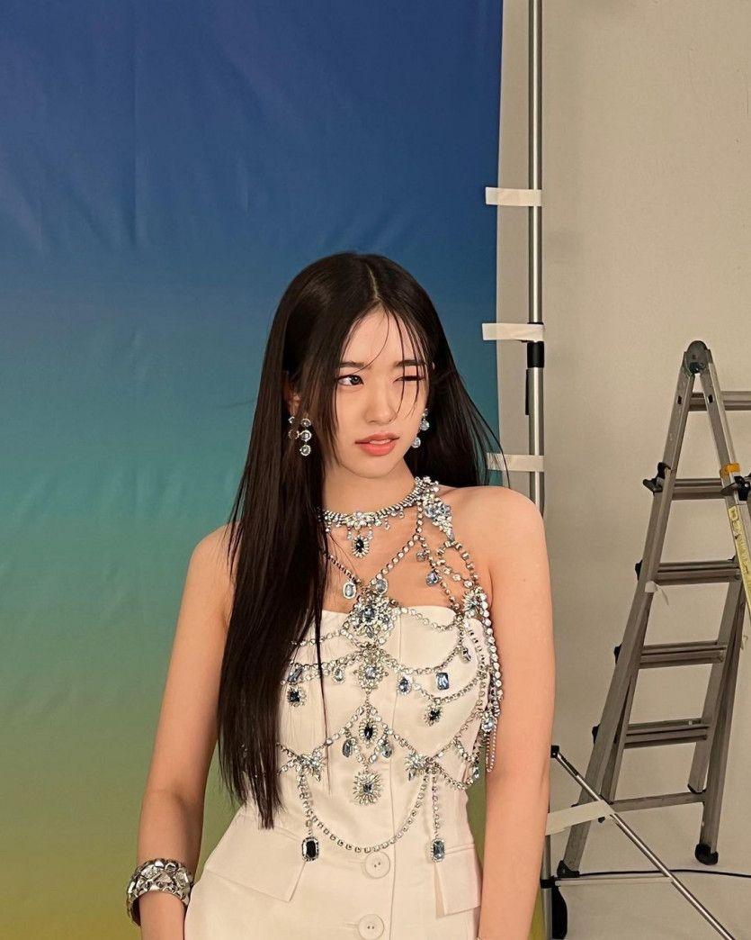 IVE YUJIN0