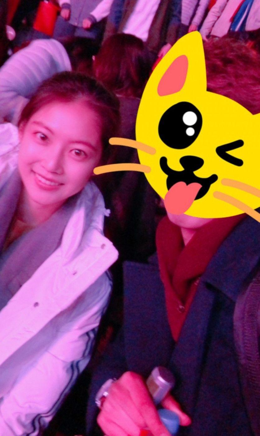 공승연 발견하고 하트하는 사나0