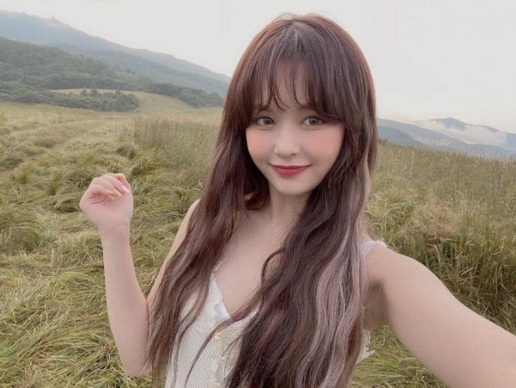 EVERGLOW Jiwon1