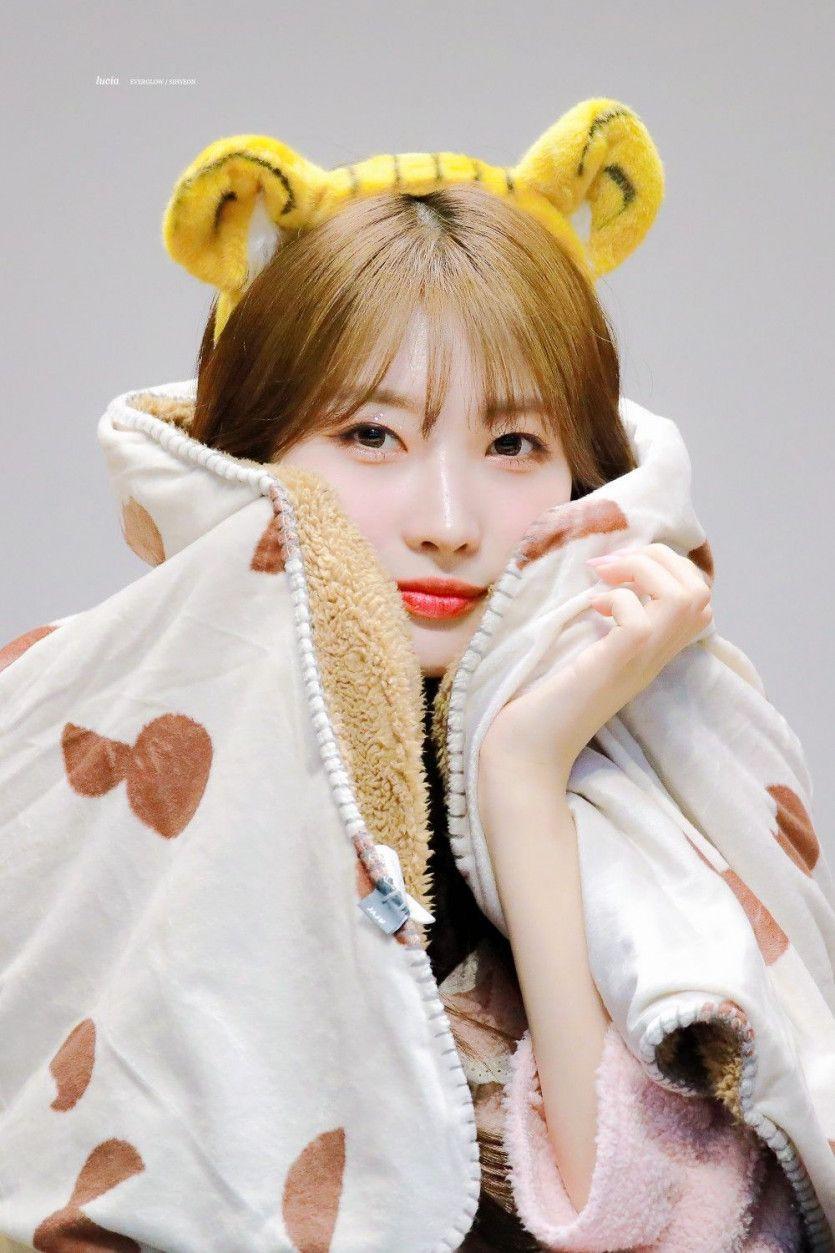 EVERGLOW Sihyeon1