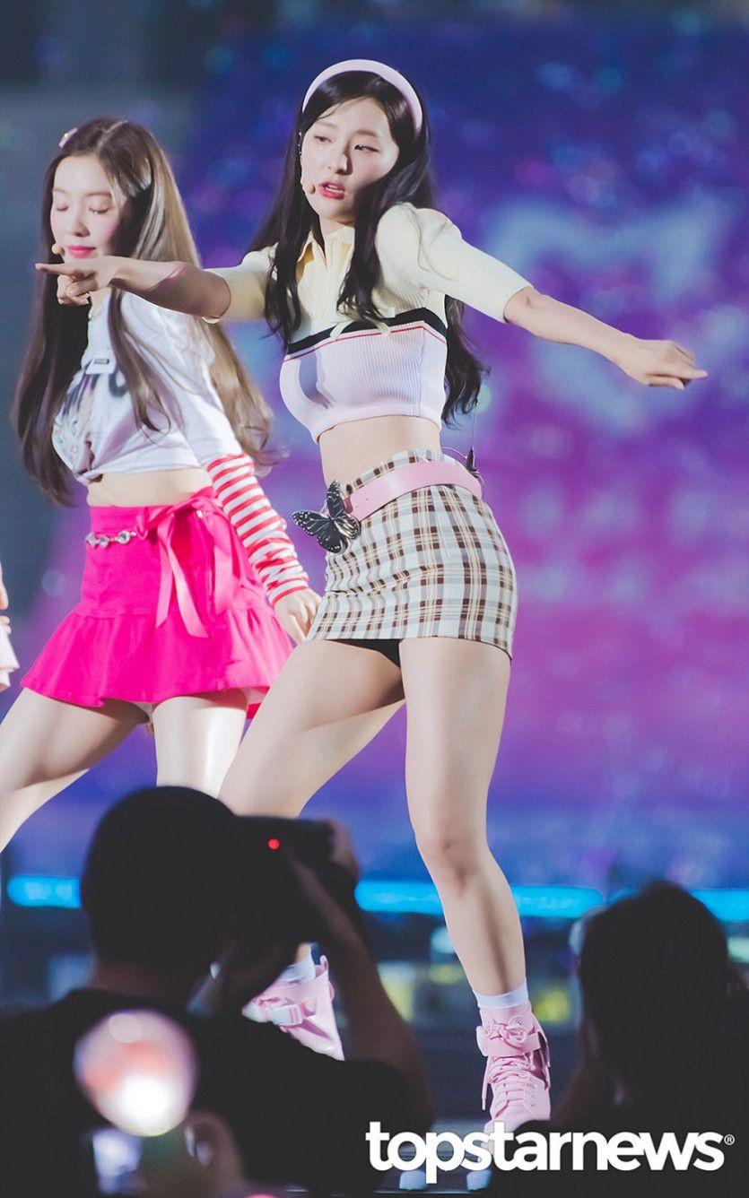 옆에서 보는 미니스커트 레드벨벳 슬기1