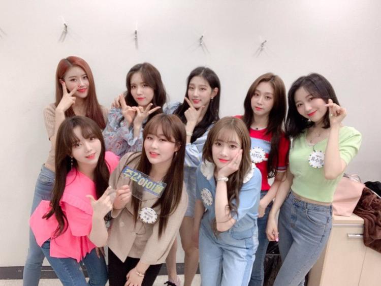 러블리즈 - 주간아이돌 단체샷0