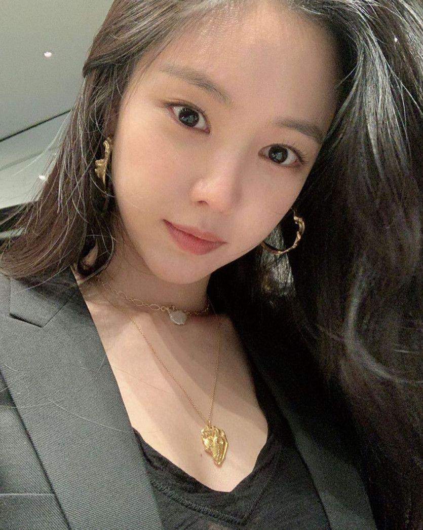 Son Na Eun1