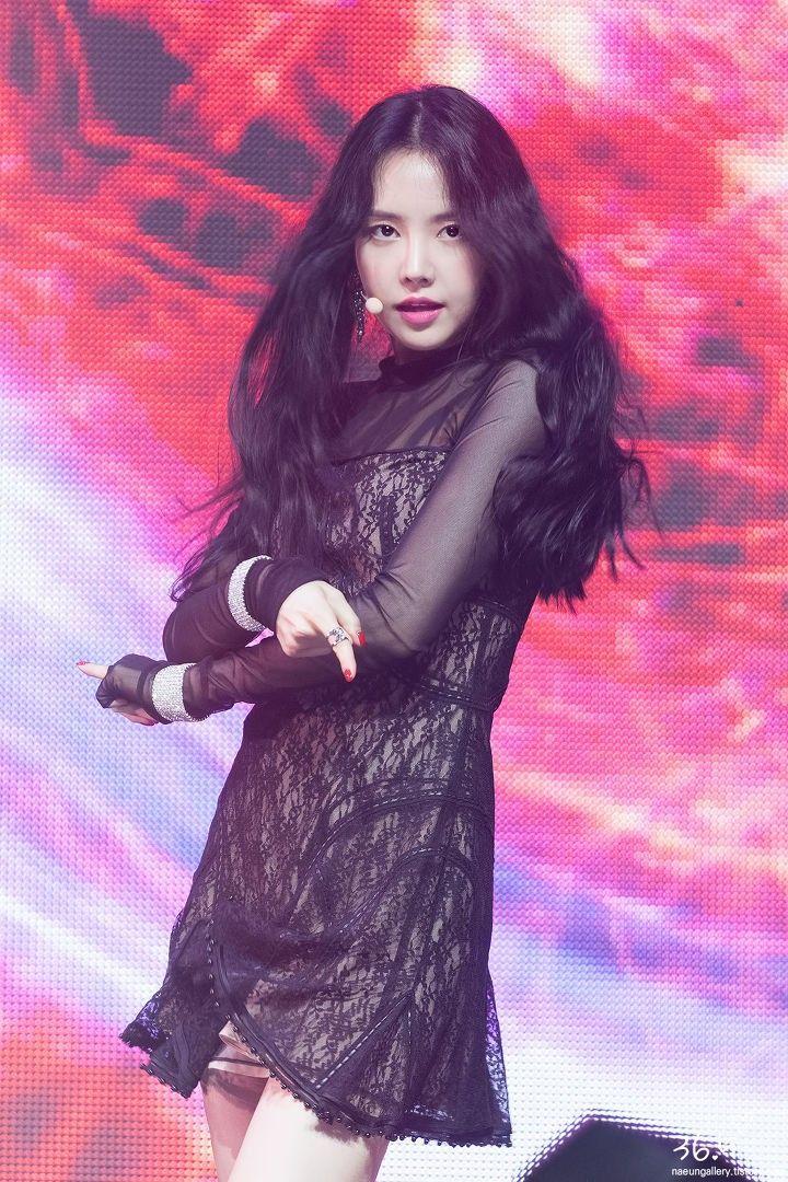 손나은1