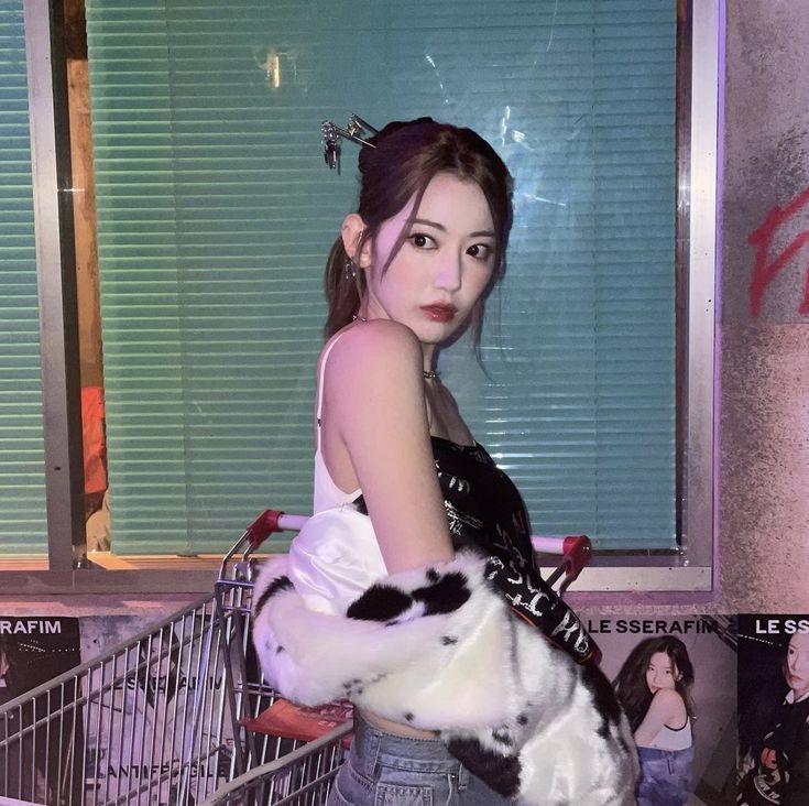LE SSERAFIM Sakura0