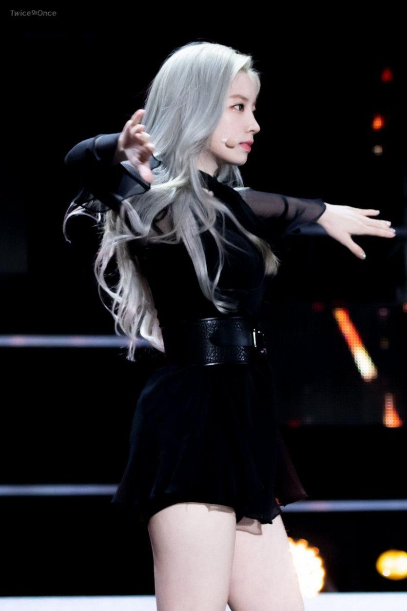 순두부 피부 시스루 의상 트와이스 다현1