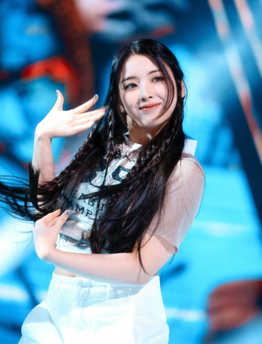 NMIXX jiwoo1