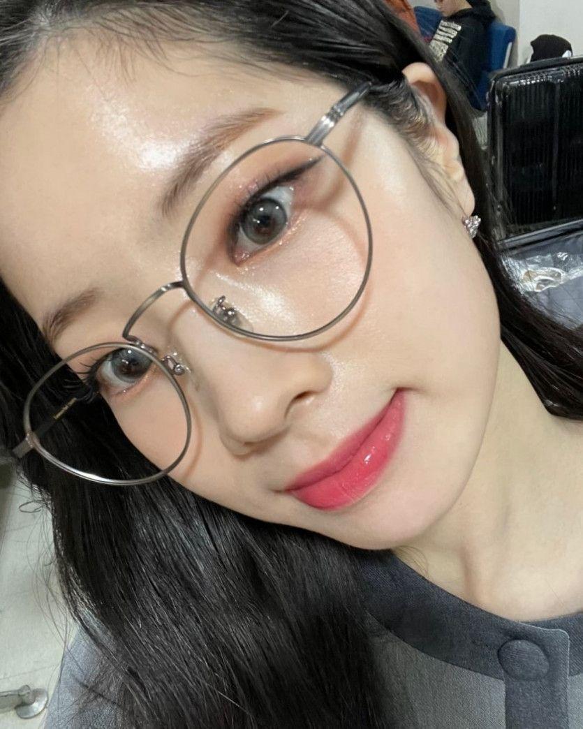 트와이스 인스타_다현 쯔위 + 안경2