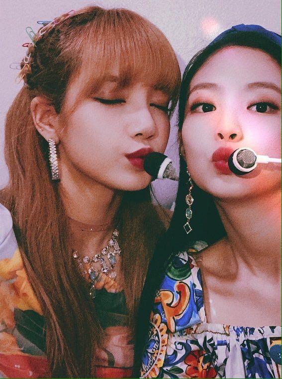 블랙핑크 리사 제니1