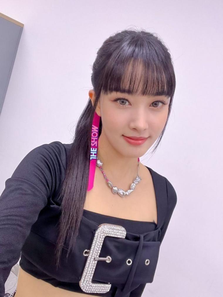 스테이씨 윤0