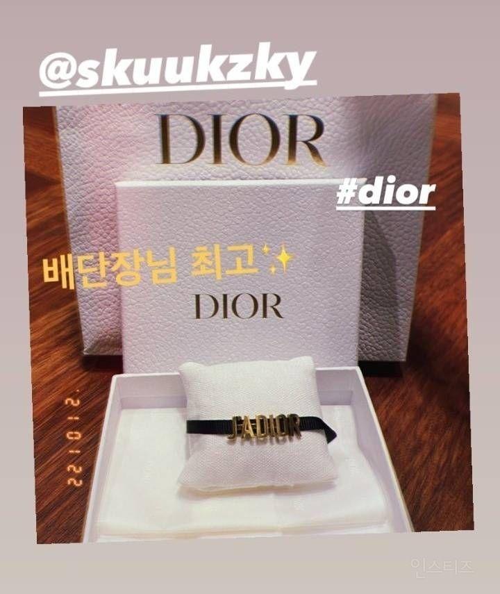 수지가 백댄서, 세션 연주자들 전부에게 준 선물 클라스.jpg0
