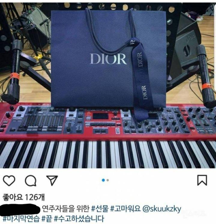 수지가 백댄서, 세션 연주자들 전부에게 준 선물 클라스.jpg2