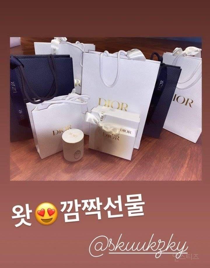 수지가 백댄서, 세션 연주자들 전부에게 준 선물 클라스.jpg5