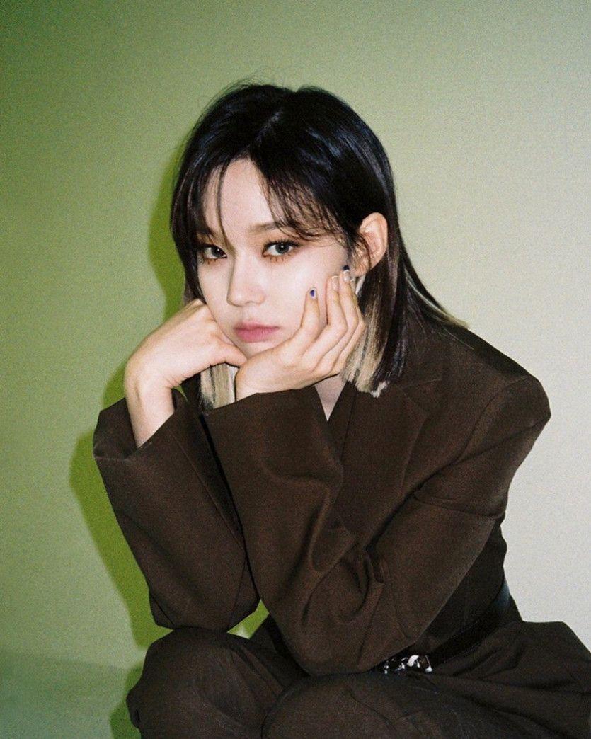 윈터 인스타_글래스 매거진 비하인드 컷1