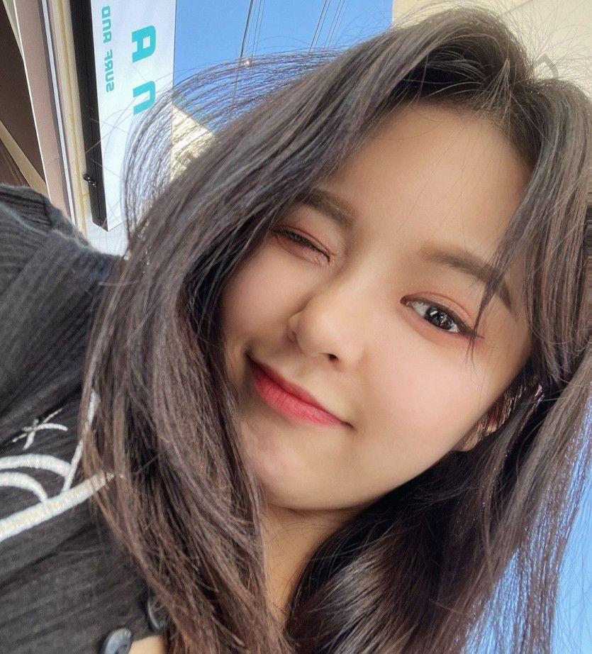EVERGLOW Jiwon1