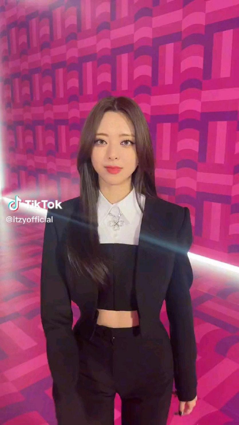ITZY Yuna0
