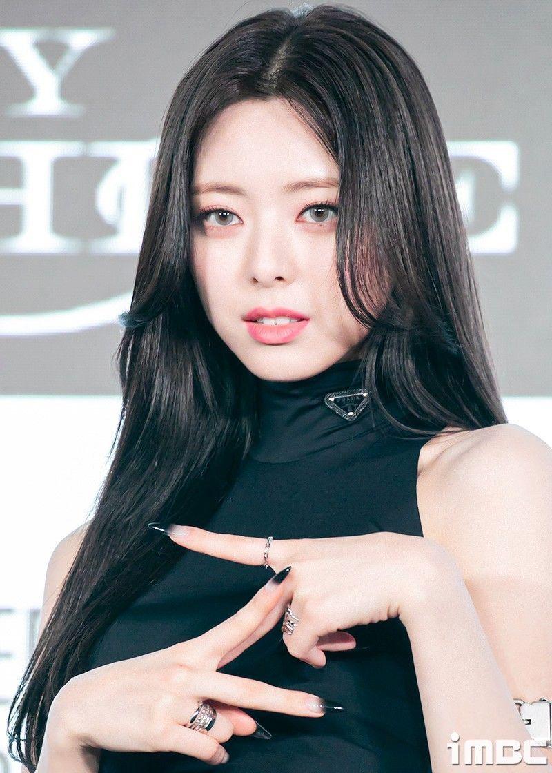 ITZY Yuna3
