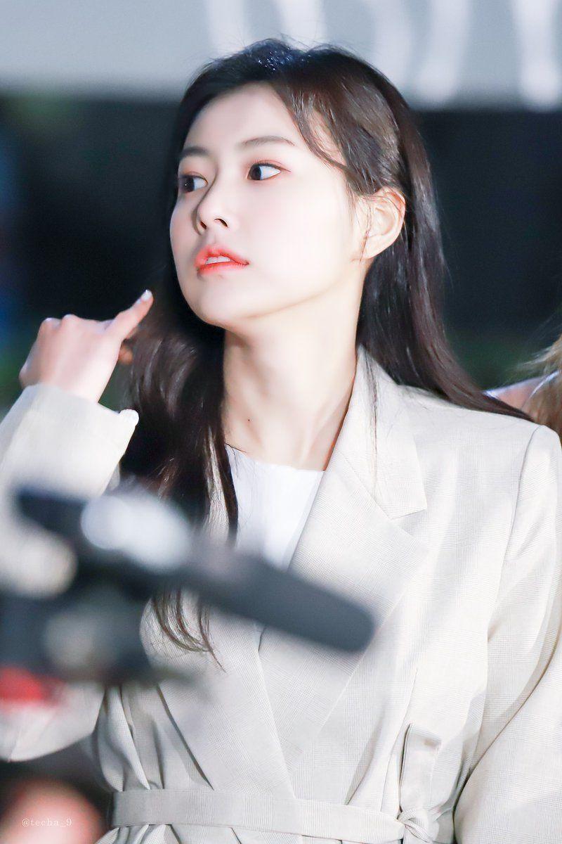 아이즈원 강혜원 권은비 김민주, 190330 홍대1