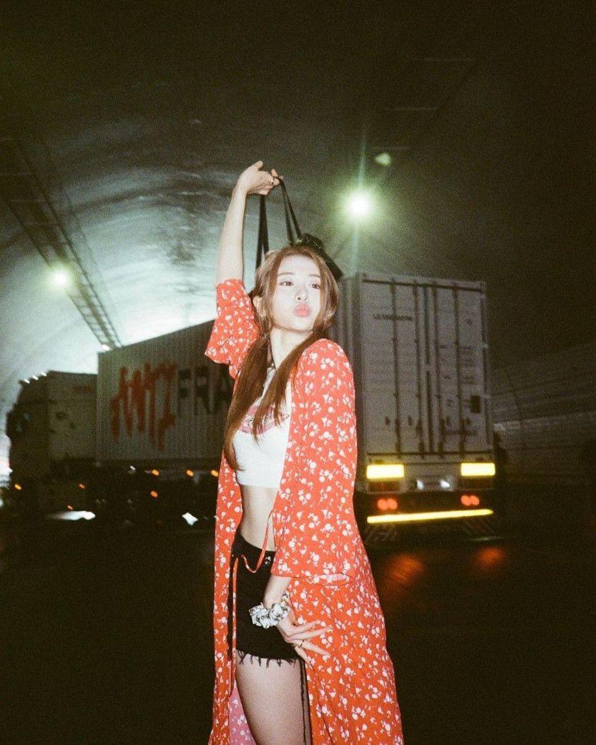 LE SSERAFIM YUNJIN0