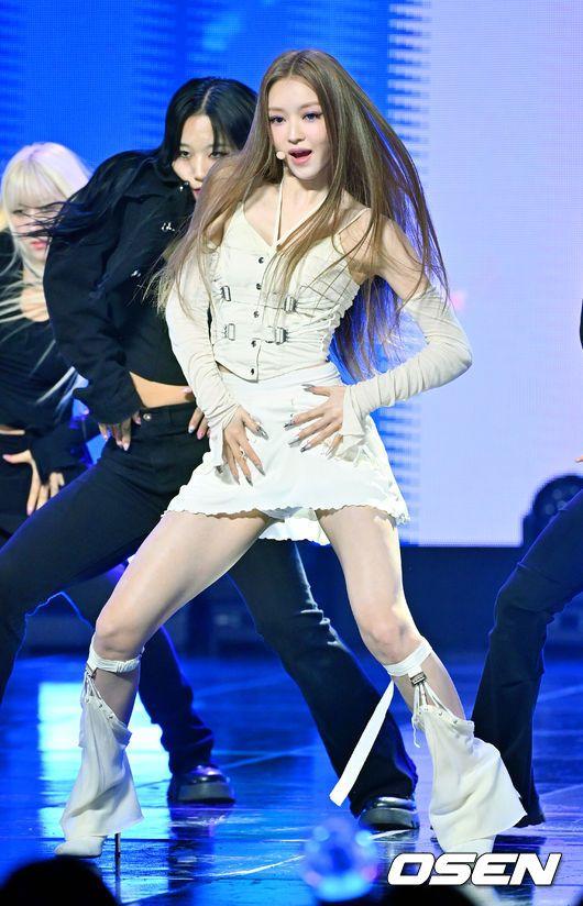 오마이걸 유아 오늘 무대0