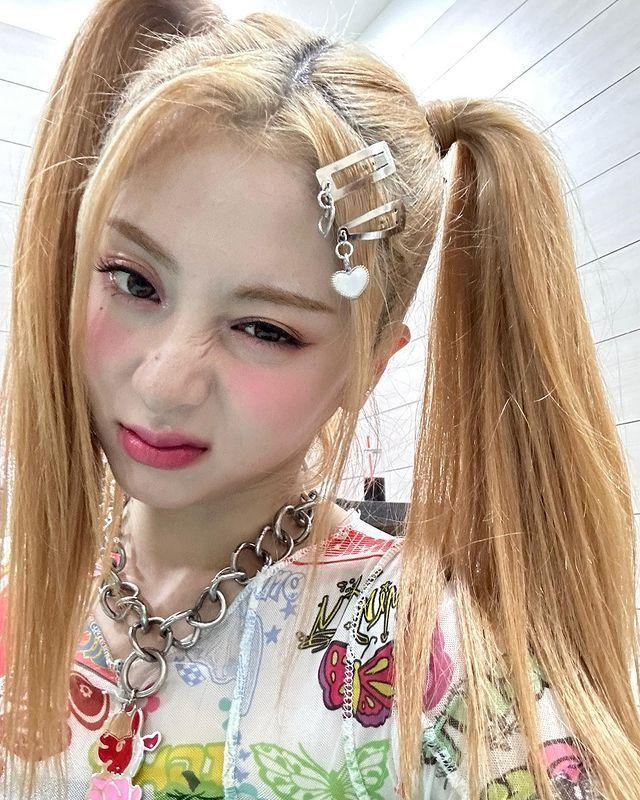 LE SSERAFIM YUNJIN1
