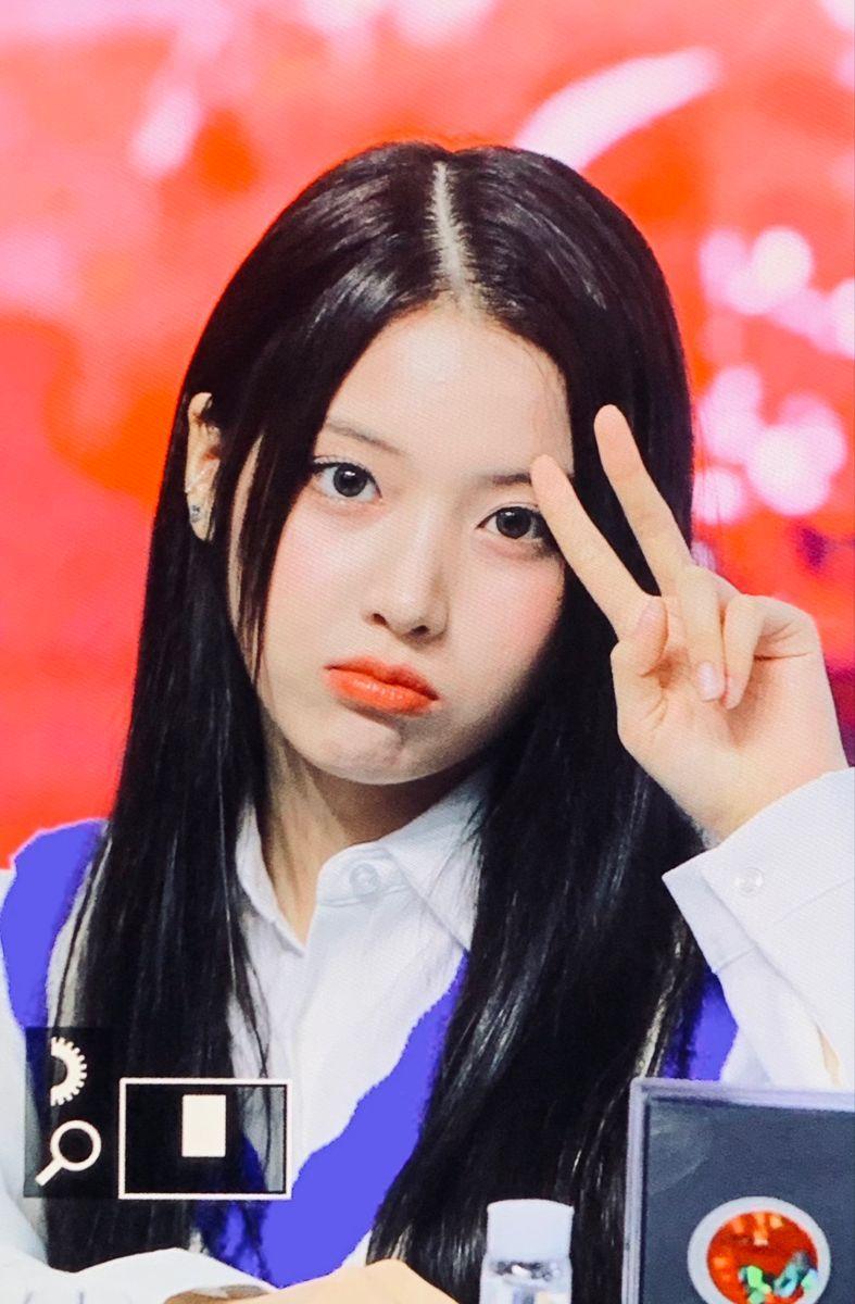 NMIXX Jiwoo1