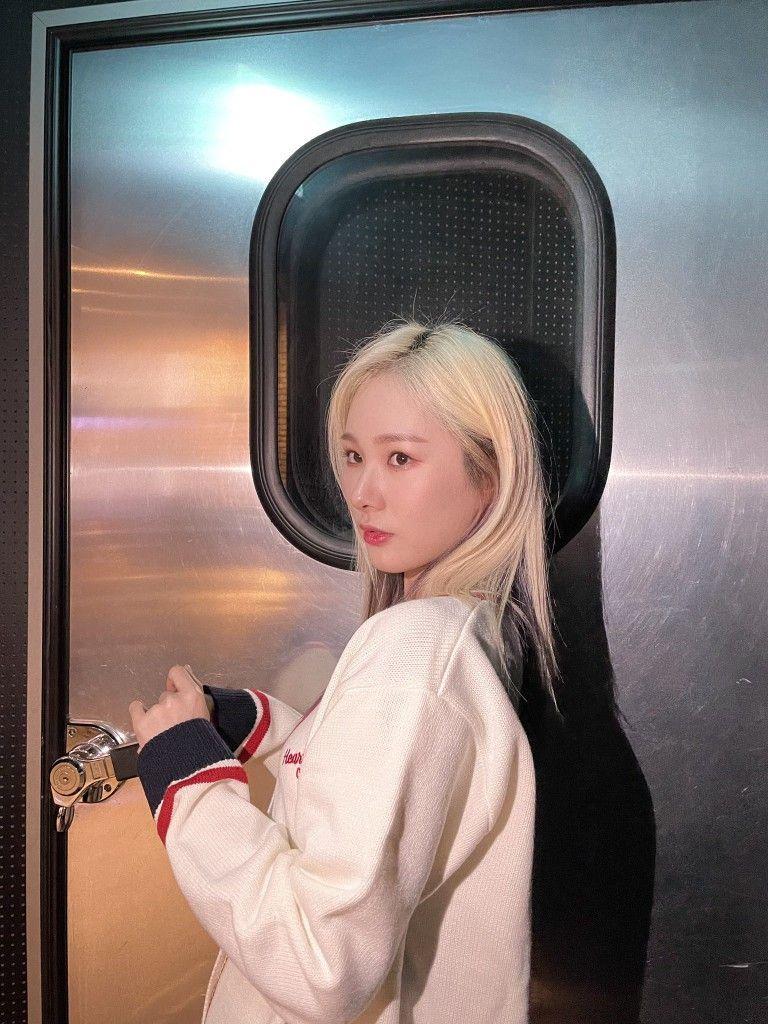 EVERGLOW Mia1