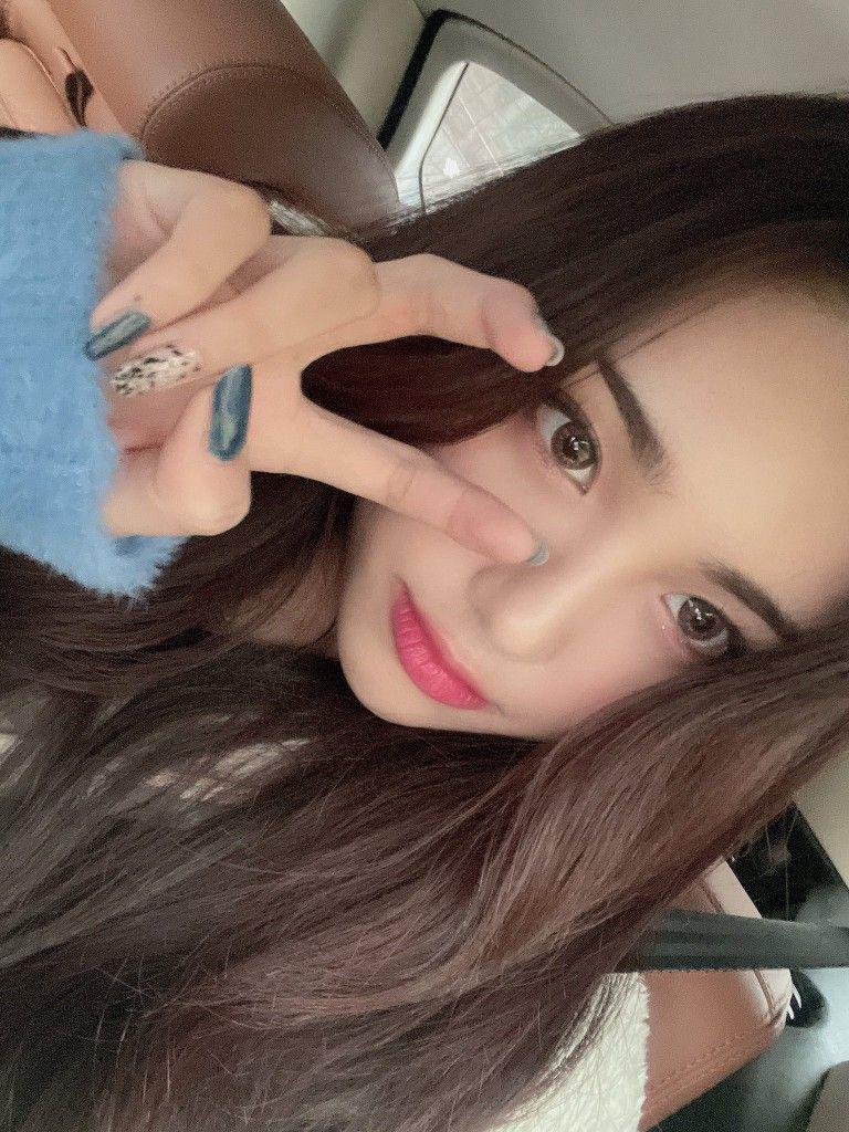 EVERGLOW Aisha1