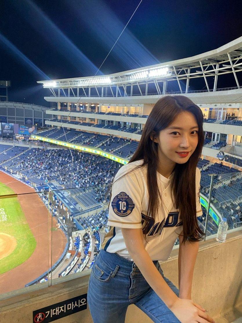 EVERGLOW Sihyeon2
