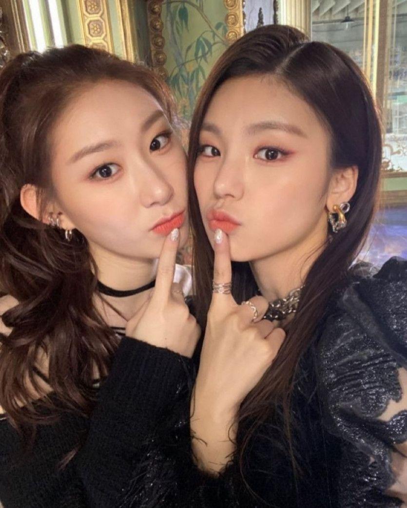 예지와 채령 인스타0