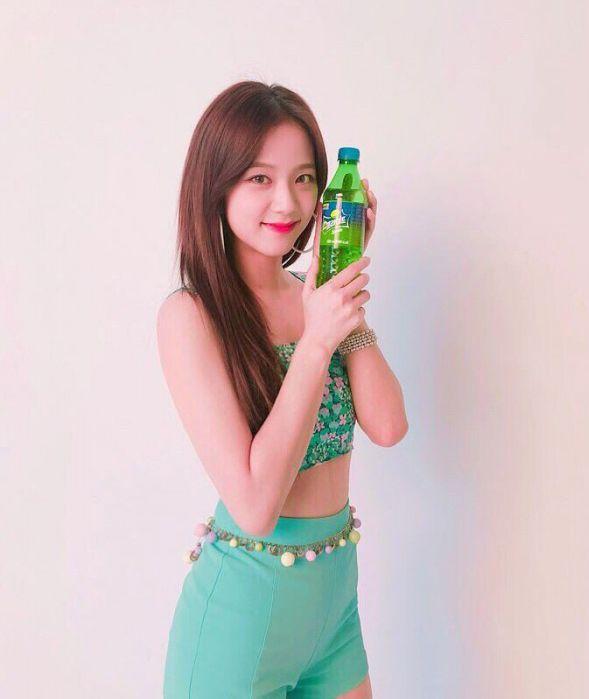민소매 입은 블핑 지수 모음0