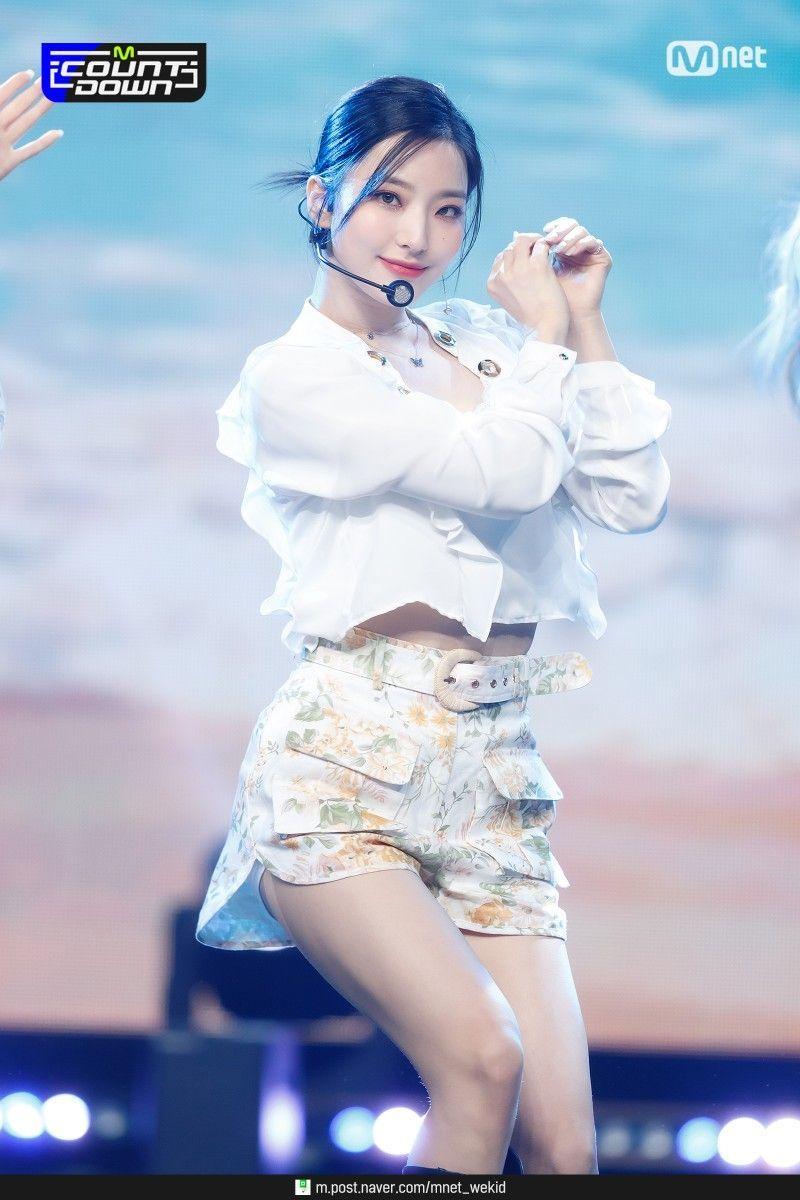FROMIS_9  Lee Sae Rom4