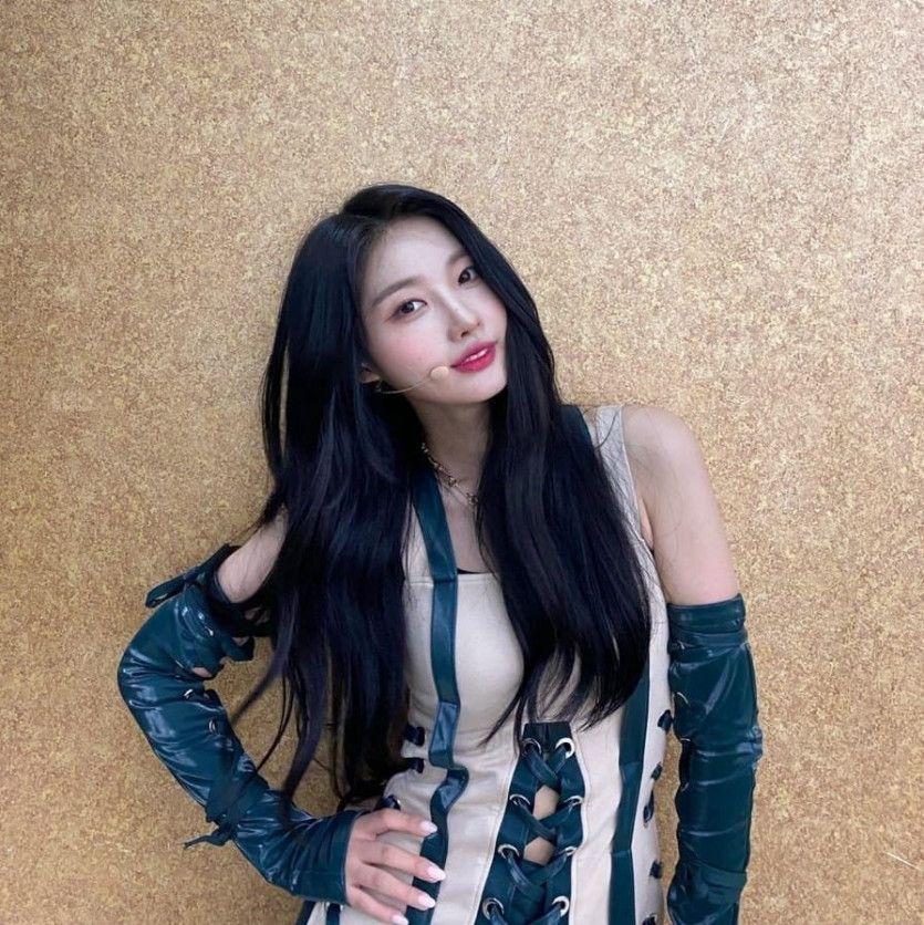 EVERGLOW Sihyeon1