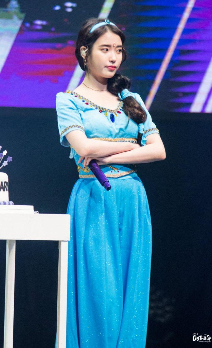 아이유 10주년 팬미팅 <Part 2 . Invitat10n >0