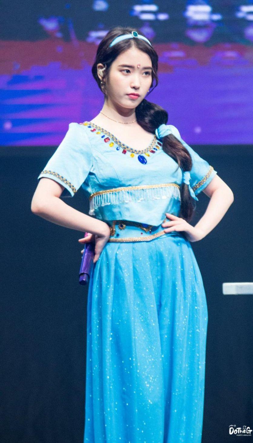 아이유 10주년 팬미팅 <Part 2 . Invitat10n >1