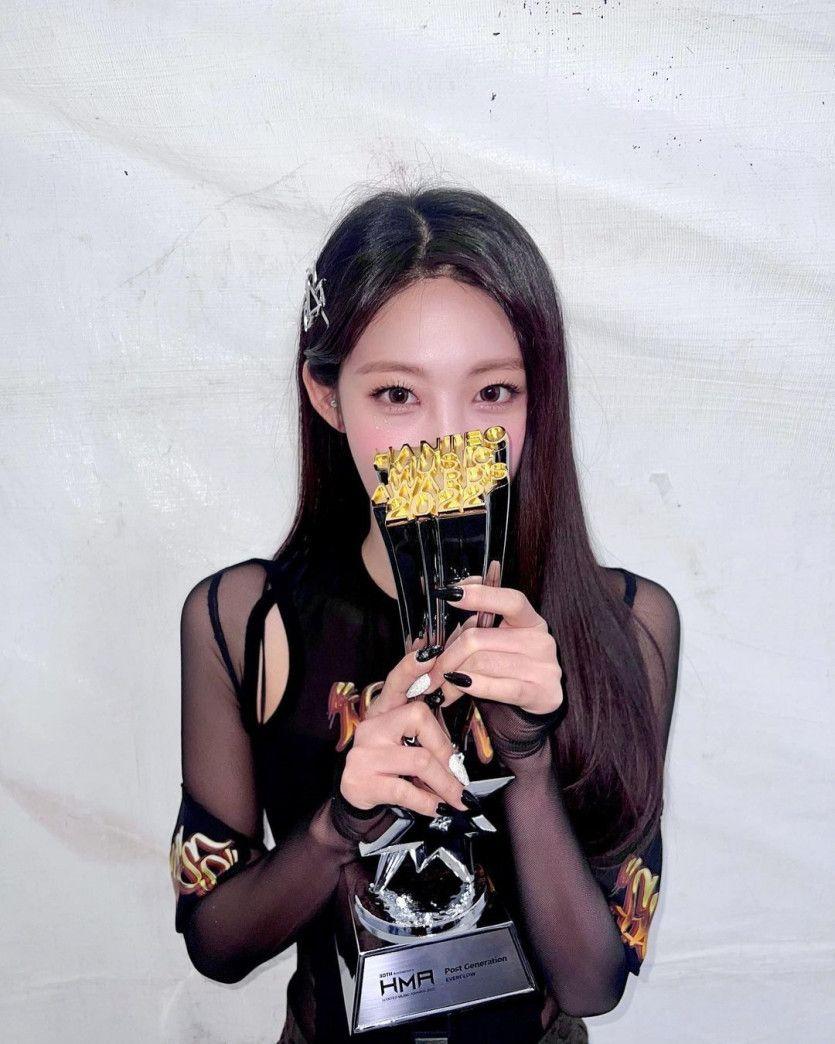 EVERGLOW SIHYEON0