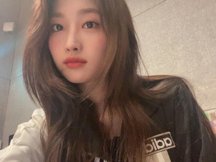 EVERGLOW Sihyeon0