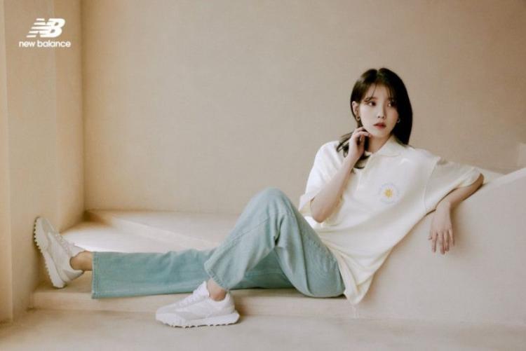 아이유 뉴발란스 반팔티2